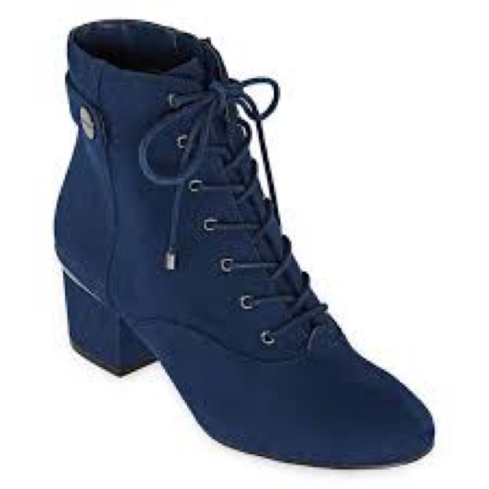 Liz Claiborne LC Garret ankle boots in navy blue suede & memory foam.